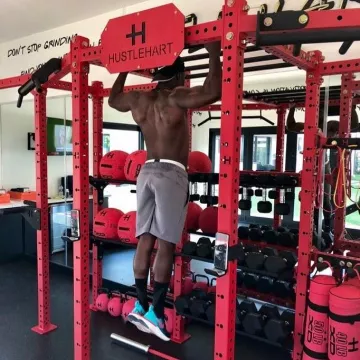 Nike Epic React Flyknit Running Shoes worn by Kevin Hart on his Instagram account @kevinhart4real