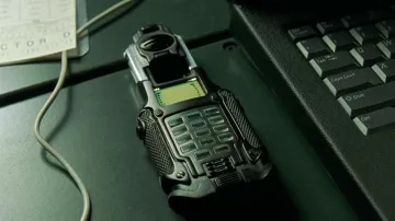 Samsung SPH-N270 utilizado por Trinity (Carrie-Anne Moss) en The Matrix Reloaded