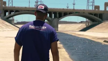 The Printed t-shirt Balenciaga of The Weasel in his clip Values