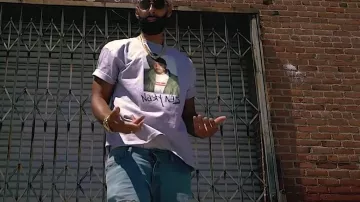 The t-shirt Supreme Nasty Nas to The Weasel in his clip Values