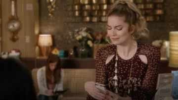 Isabel Marant Etoile Prewitt de la feuille d'impression georgette robe portée par Alexis Rose (Annie Murphy) dans Schitt s Creek S04E07