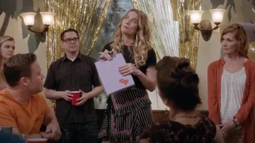Isabel Marant Raffi Brodé Bande Jupe en Noir porté par Alexis Rose (Annie Murphy) dans Schitt s Creek S04E12