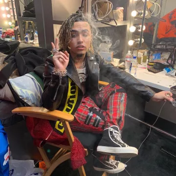 The leather jacket 'Bail" Dsquared2 worn by Lil Pump on his account Instagram @lilpump