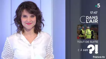 The shirt off-white of Melanie Taravant in C to tell the 26/12/2018