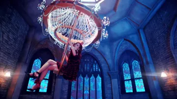 Mini vestido de punto elástico con volantes de hombros fríos usado por Rosé en BLACKPINK - '뚜두뚜두 (DDU-DU DDU-DU)' M/V