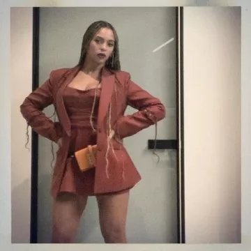 Laine Écharpe Bustier porté par Beyoncé sur Instagram account @beyonce