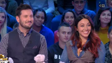 La robe grise de Delphine Wespiser dans Touche pas à mon poste du 13/12/2018