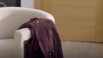 The jacket bordeaux Blank NYC Nico Minoru (Lyrica Okano) in Marvel's Runaways S02E02
