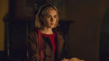 The mythical black band of Sabrina Spellman (Kiernan Shipka) in The New Adventures of Sabrina S01E01
