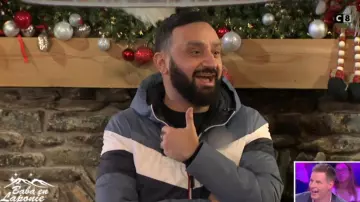 La chaqueta JOTT azul y blanca que lleva Cyril Hanouna en Touche pas à mon poste