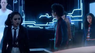 The striped top multicolor Rag & Bone Molly Hernandez (Allegra Acosta) in Marvel's Runaways S02E06