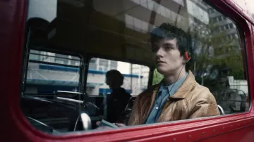 The Sony Walkman TPS L2 Stefan (Fionn Whitehead) in Black Mirror: Bandersnatch