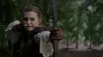 Robin's (Tiera Skovbye) costume as seen in Once upon a time S07E14