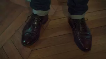 Brown leather shoes worn by Jules (Marc Ruchmann) as seen in The Hook Up Plan S01E05
