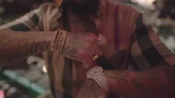 La montre en diamants Patek Philippe portée par Swagg Man dans J'achète une montre à 150.000$ Cash full diamond  !!!