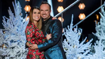 The dress Giant Poppy for The Kooples Karine Ferri in The great gag reel 31 on TF1