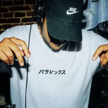 Camiseta パラドックスス de Junior Goodfellaz en la cuenta de Instagram de @originalgoodygram