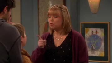 Cara V Neck Slub Tricot Tee porté par Mandy Baxter (Molly Ephraim) dans le Dernier Homme Debout (S07E08)
