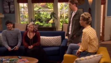 Stunner Skinny Step Hem Frayed Jeans con rayas de corredor usadas por Mandy Baxter (Molly McCook) en Last Man Standing (S07E06)