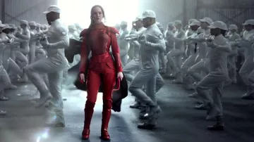 The replica of the costume of the red armor worn by Katniss Everdeen (Jennifer Lawrence) in Hunger Games : The Revolt part 2