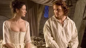 The replica of the cotton shirt worn by Jamie Fraser (Sam Heughan) in Outlander S01E07