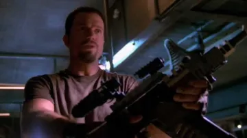 Le fusil Callahan de Jayne Cobb (Adam Baldwin) dans Firefly Season 1