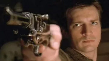 Le pistolet de Captain Malcolm 'Mal' Reynolds (Nathan Fillion) dans Firefly Saison 1