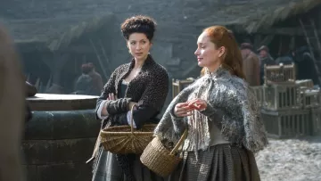 La réplique du châle porté par Claire Fraser (Caitriona Balfe) dans Outlander S01E10