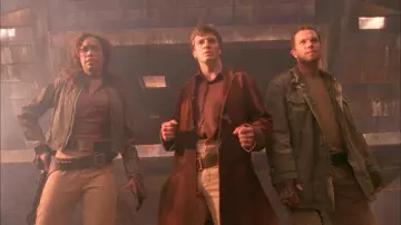 Le holster en cuir de Zoë Washburne (Gina Torres) dans Firefly S01E02