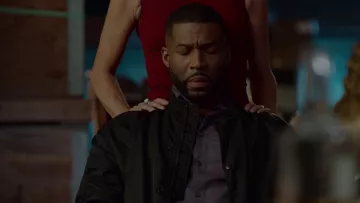 El bombardero de Michael Culhane (Robert Christopher Riley) en la dinastía S02E08
