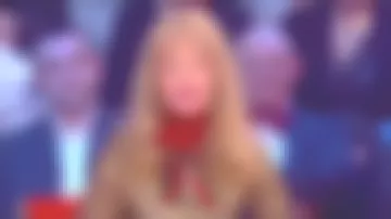 Broche de cinta Gucci de Arielle Dombasle en Les Grosses Têtes refont 2018 (18/12/18)