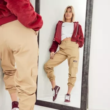 La pantalon cargo Ellesse sur le compte Ins­ta­gram de @Jd­sports­france