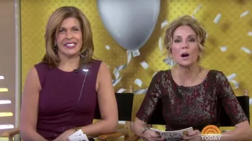 Adrianna Papell Slim Manches aux Coudes Métallique Jacquard Moderne Robe Fourreau porté par Kathie Lee Gifford à aujourd'Hui