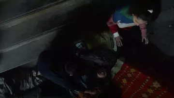 Le leggings noir à 3 bandes Adidas porté par Molly Hernandez (Allegra Acosta) dans Marvel's Runaways S02E09