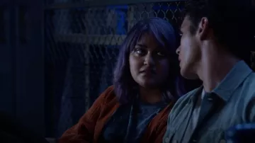 Le cardigan orange Urban Outfitters de Gert Yorkes (Ariela Barer) dans Marvel's Runaways S02E10