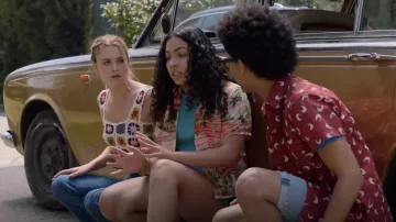 The Flower Hook Forever 21 top de Karolina Dean (Virginia Gardner) en Marvel's Runaways S02E11