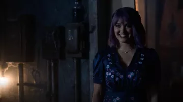 The dress in blue silk and embroidery Saloni of Gert Yorkes (Ariela Barer) in Marvel's Runaways S02E11