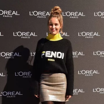 La jupe à carreaux Fendi  de Marie-Ange Casta sur le compte instagram de @marieangecasta