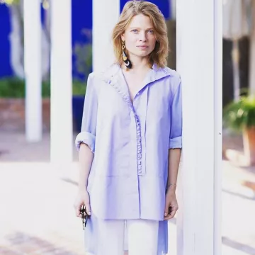 The Shirt Hem Ruffled Mélanie Thierry on the account instagram @melaniethierry