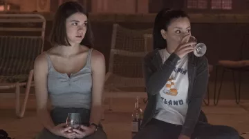 Camiseta usada por Mariana Adams Foster (Cierra Ramirez) como se ve en Good Trouble S01E01
