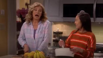 The Favorite Sweater worn by Jen in Last Man Standing (S07E05)