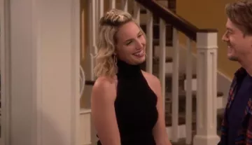 Perles Spikey Frange Hoop Boucles d'oreilles portées par Mandy Baxter (Molly McCook) dans le Dernier Homme Debout (S07E03)