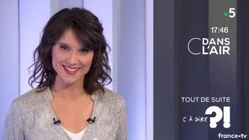 The shirt gold and silver Melanie Taravant in C to tell the 03/01/2018