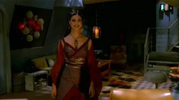 Vestido usado por Inara Serra (Morena Baccarin) como se ve en el vestuario del programa de televisión Firefly (Temporada 1 Episodio 7)