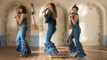 Le jean disco à 3 vo­lants de Donna (Lily James) dans Mamma Mia! Here We Go Again