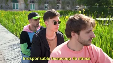 Le sweatshirt Lazy Oaf porté par Squeezie dans la vidéo YouTube Freestyle de potes feat. Seb, Maxenss