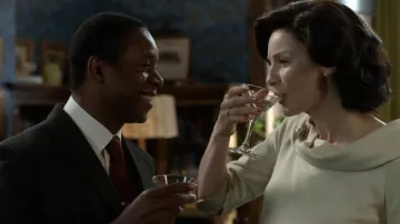 Joe Abernathy's (Will Johnson) red tie as seen in Outlander S03E03