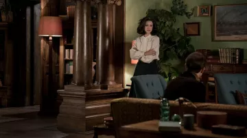 Lámpara de pie antigua como se ve en Outlander S03E01