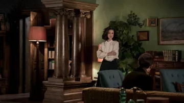 La blusa de seda pussy bow de Claire Randall (Caitriona Balfe) vista en Outlander S03E01