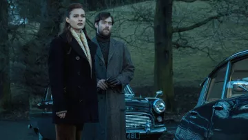 Roger Wakefield's (Richard Rankin) grey coat as seen in Outlander S02E13
